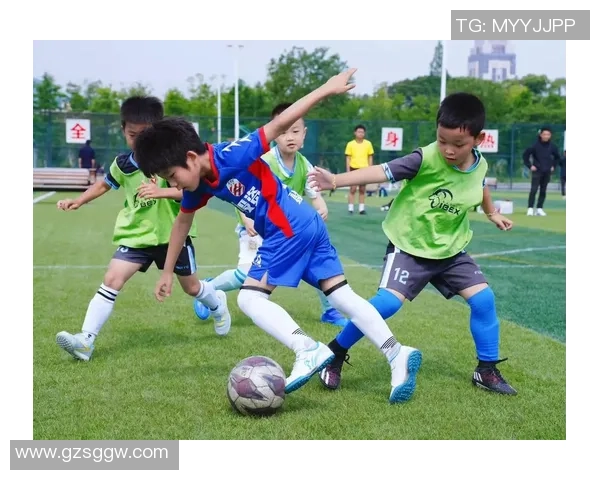 足坛快乐足球:传递激情与快乐的绿茵盛宴,共享每一次精彩瞬间 足坛快乐足球:传递激情与快乐的绿茵盛宴,共享每一次精彩瞬间