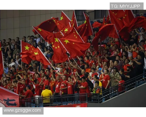 中国足球历史性胜利激励全国球迷期待更辉煌的未来与发展