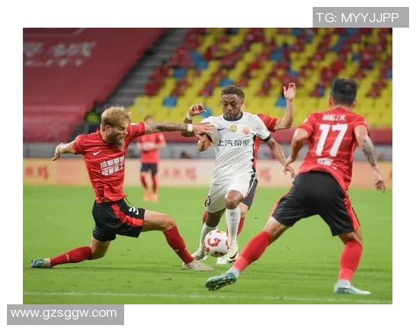 成都足球队的奋斗历程与荣耀时刻全景纪实 成都足球队的奋斗历程与荣耀时刻全景纪实