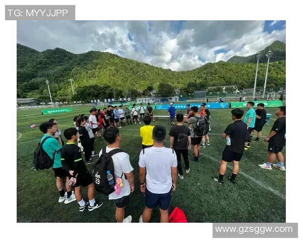 足球课的魅力与成长之路探索青少年足球教育的新篇章